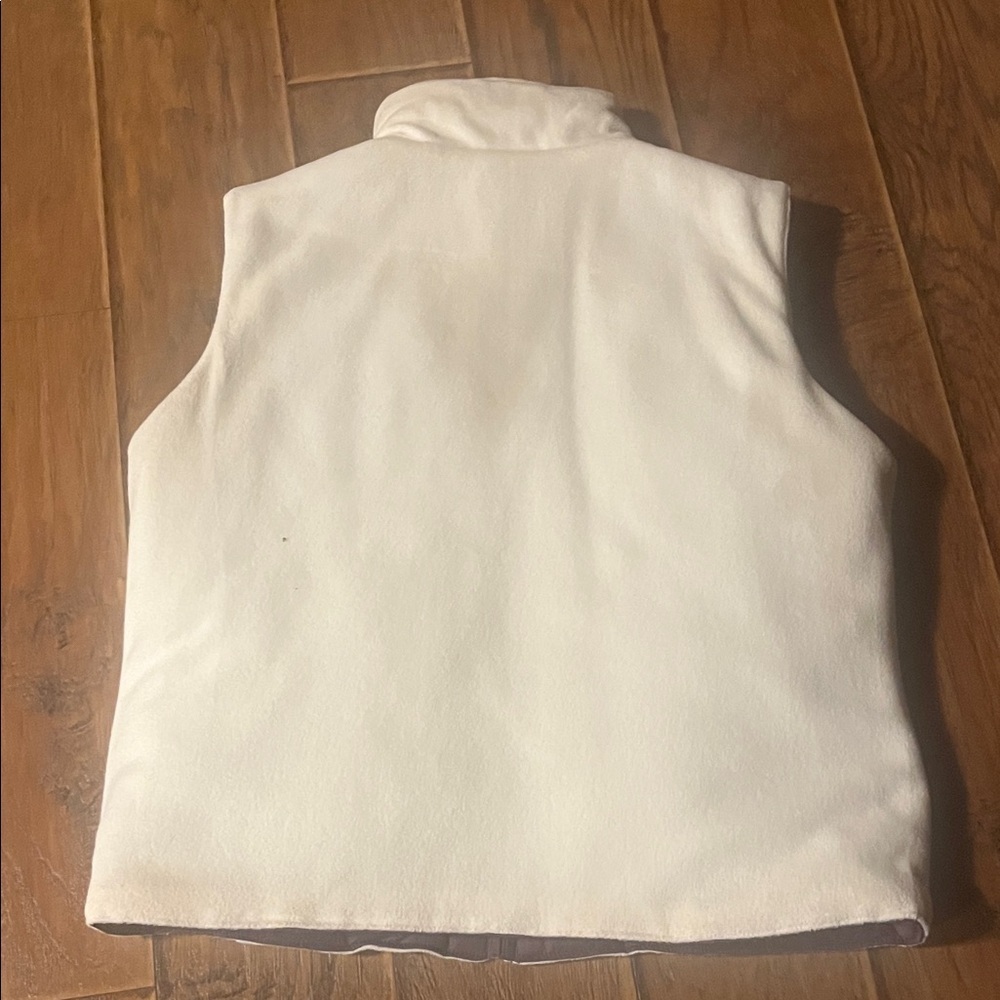 NWOT IZOD Women's Purple and White Puffer Reversible Vest - Picture 14 of 16